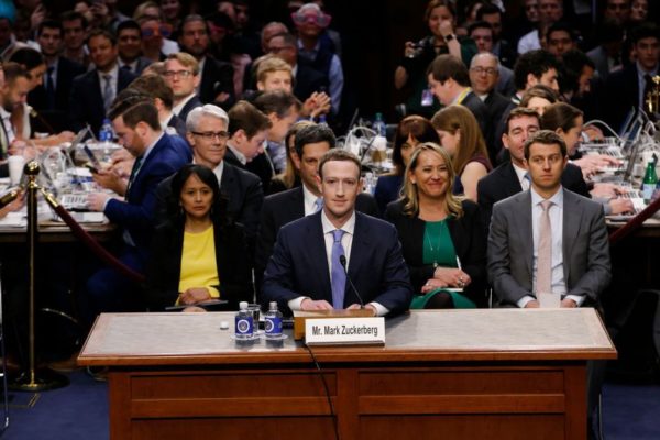 Facebook-devant-le-Congres-Mark-Zuckerberg-reconnait-une-grosse-erreur